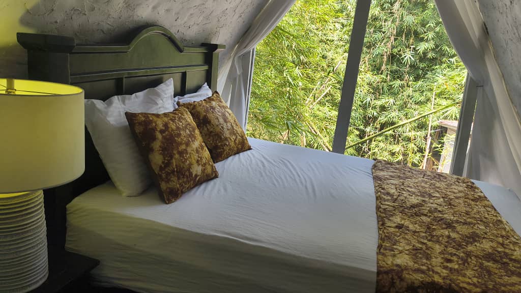 Riverfront small cabin